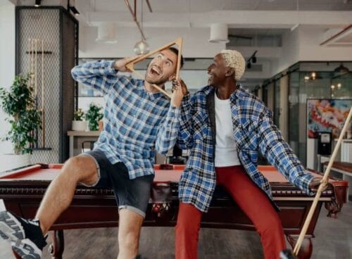 17 Stupid Things People Often Do to Look Cool | Spurzine