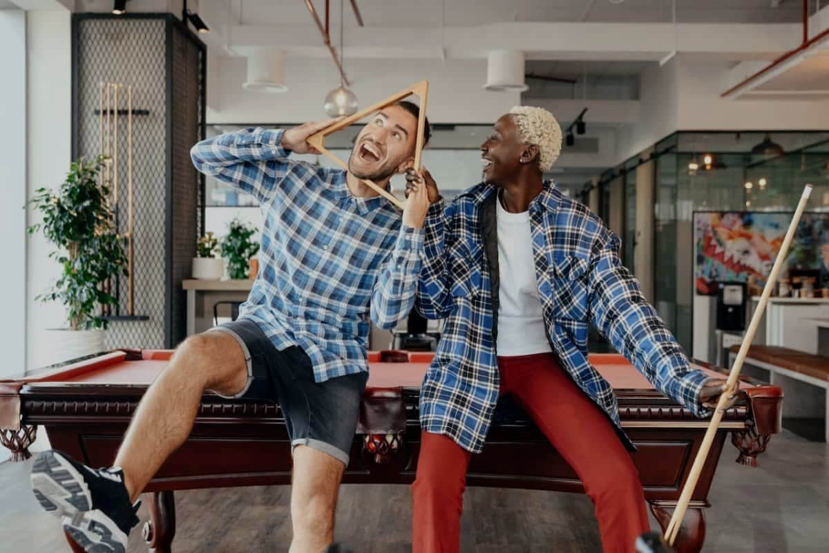 17 Stupid Things People Often Do to Look Cool | Spurzine