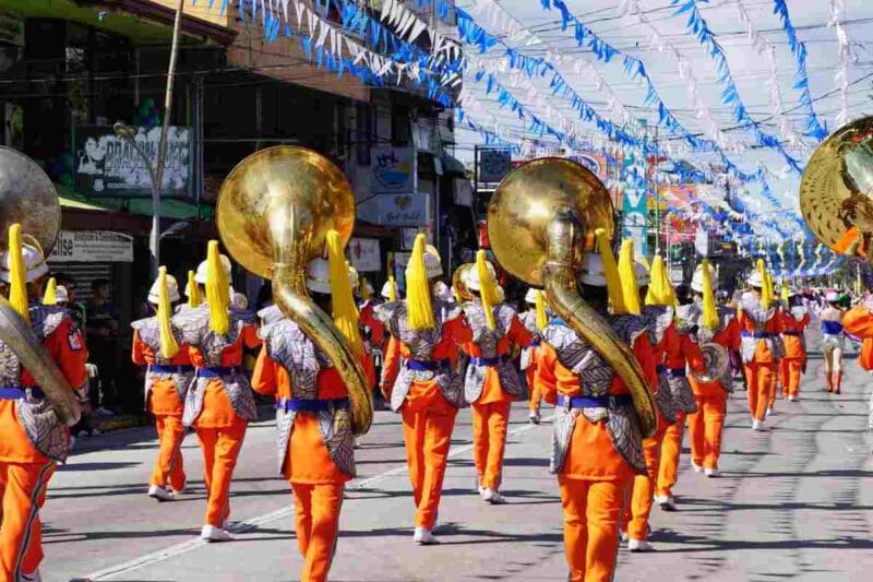 Structured Parade A Step by Step Guide for Participating in a Parade | Spurzine