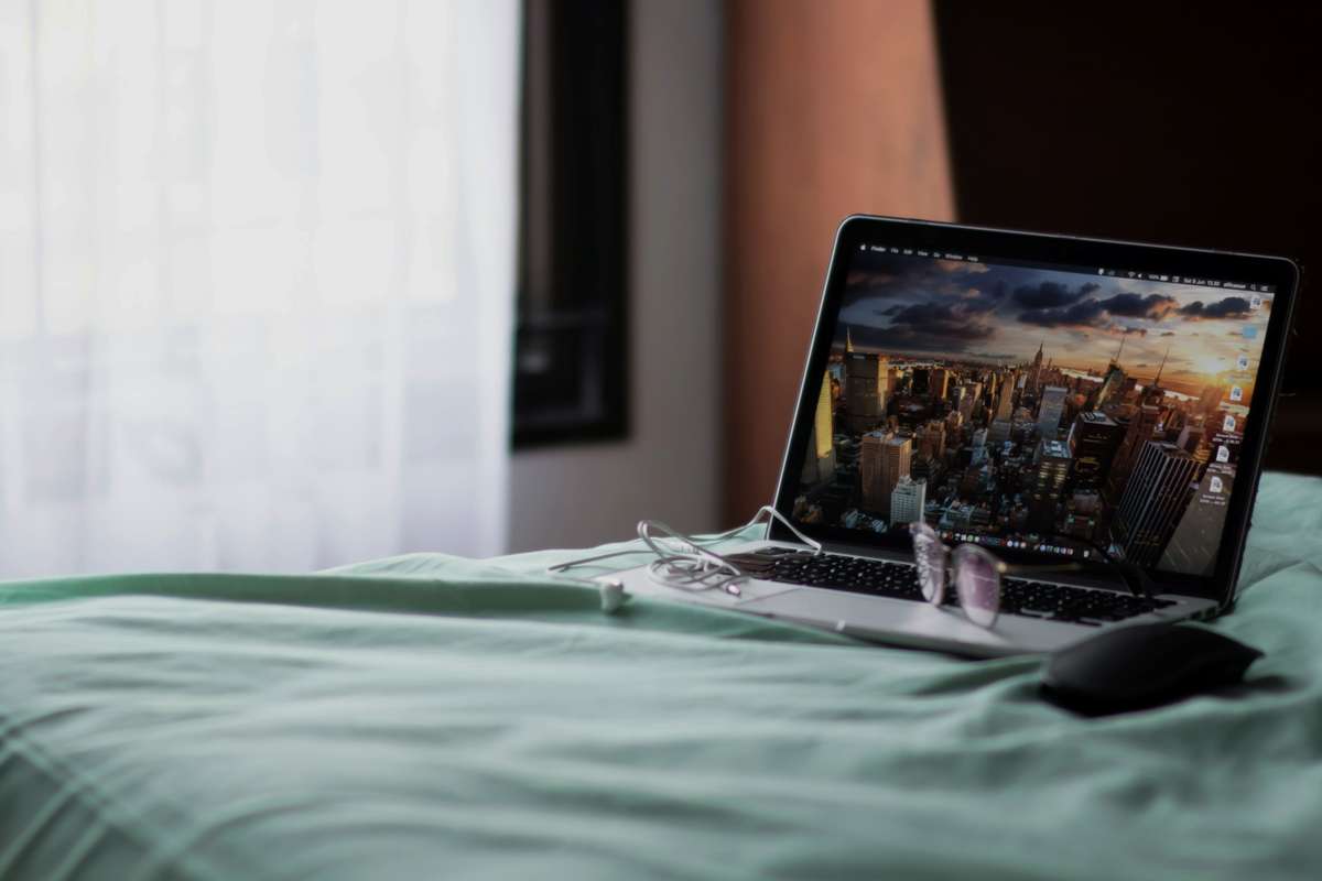 Easier Ways to Safely Handle a Laptop Fire Without Getting Hurt | Spurzine